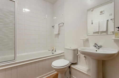 Foto 9 - 400 Attractive 2 Bedroom Apartment in Lovely Dean Village