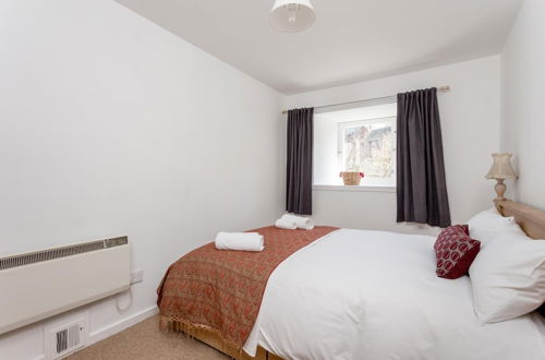 Photo 7 - 400 Attractive 2 Bedroom Apartment in Lovely Dean Village