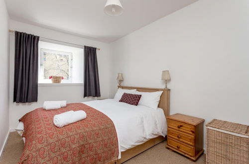 Photo 6 - 400 Attractive 2 Bedroom Apartment in Lovely Dean Village