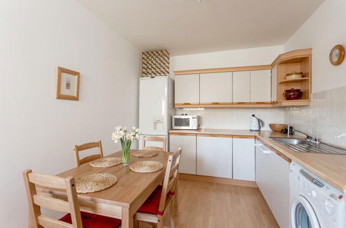 Photo 16 - 400 Attractive 2 Bedroom Apartment in Lovely Dean Village