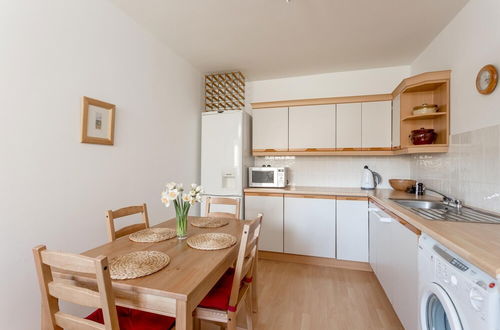 Foto 16 - 400 Attractive 2 Bedroom Apartment in Lovely Dean Village