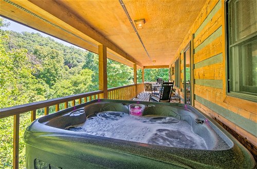 Foto 8 - North Carolina Cabin - Hot Tub, Near Coopers Creek