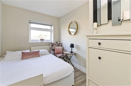 Foto 12 - Attractive two Bedroom Flat in Ealing Broadway by Underthedoormat