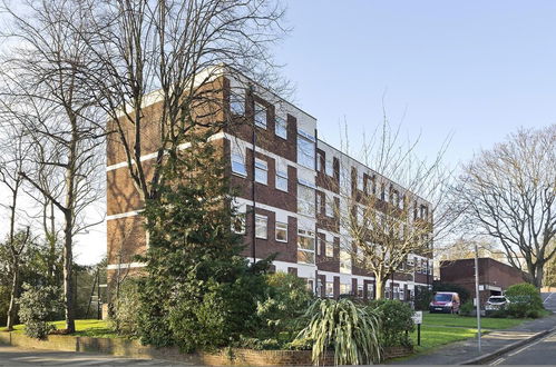 Photo 31 - Attractive two Bedroom Flat in Ealing Broadway by Underthedoormat