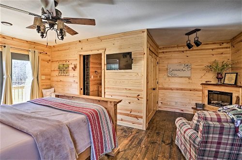 Foto 28 - Serene Cabins w/ Decks & 8 Acres on Kiamichi River