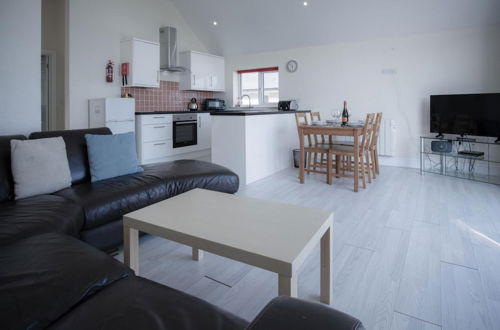 Photo 25 - Campbell - 2 Bedroom Apartment - Pendine