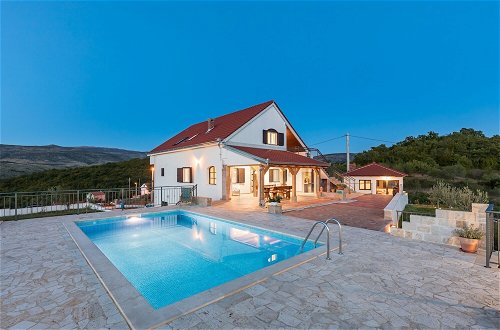 Foto 25 - Luxury Villa With Heated Pool & Magnificent View