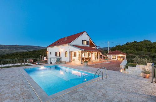 Foto 25 - Luxury Villa With Heated Pool & Magnificent View