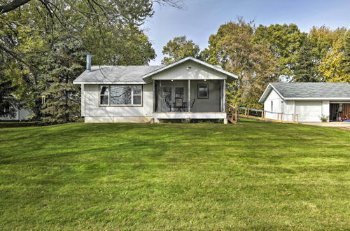 Foto 14 - Charming Neenah House w/ Porch on Lake Winnebago