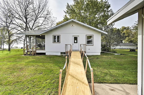 Foto 15 - Charming Neenah House w/ Porch on Lake Winnebago