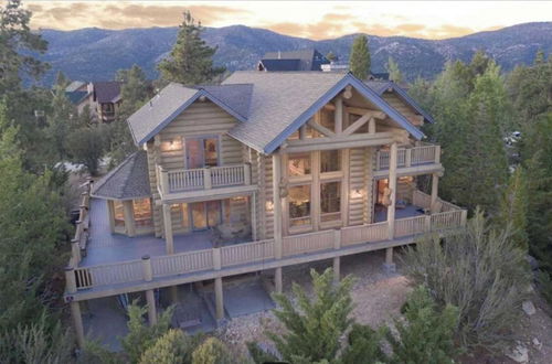 Photo 24 - Penticton Lodge by Avantstay Log Cabin Home w/ Incredible Views, Large Patio & Hot Tub