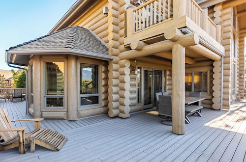 Foto 39 - Penticton Lodge by Avantstay Log Cabin Home w/ Incredible Views, Large Patio & Hot Tub