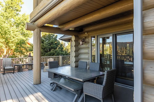 Foto 49 - Penticton Lodge by Avantstay Log Cabin Home w/ Incredible Views, Large Patio & Hot Tub