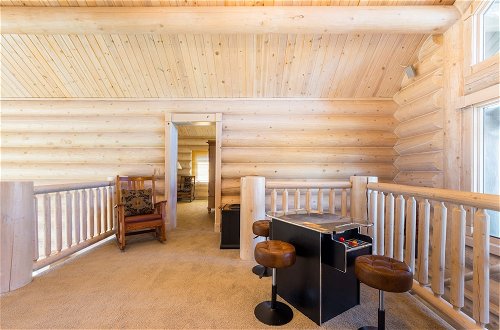 Foto 30 - Penticton Lodge by Avantstay Log Cabin Home w/ Incredible Views, Large Patio & Hot Tub