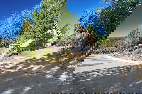 Foto 58 - Hot Tub, Game Room, Large Deck w/ Incredible View Penticton Lodge by Avantstay