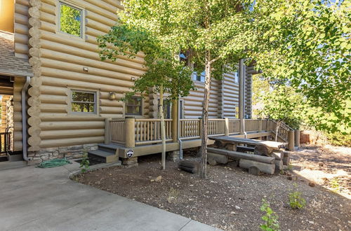 Foto 50 - Penticton Lodge by Avantstay Log Cabin Home w/ Incredible Views, Large Patio & Hot Tub