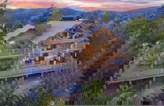 Foto 1 - Hot Tub, Game Room, Large Deck w/ Incredible View Penticton Lodge by Avantstay