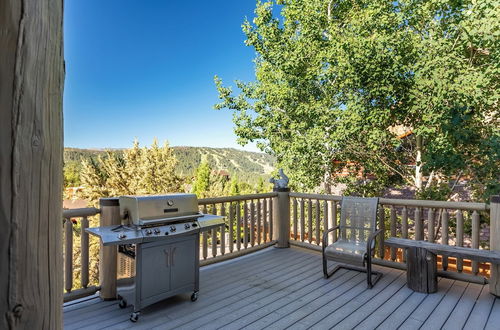 Foto 51 - Penticton Lodge by Avantstay Log Cabin Home w/ Incredible Views, Large Patio & Hot Tub