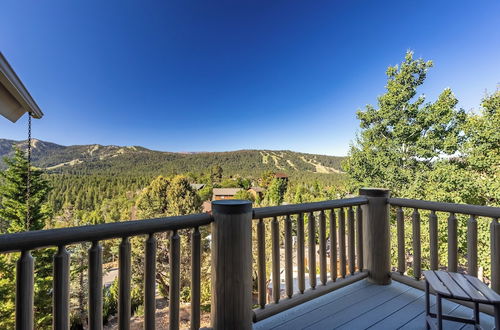 Foto 40 - Penticton Lodge by Avantstay Log Cabin Home w/ Incredible Views, Large Patio & Hot Tub