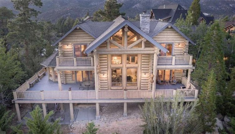 Photo 1 - Penticton Lodge by Avantstay Log Cabin Home w/ Incredible Views, Large Patio & Hot Tub