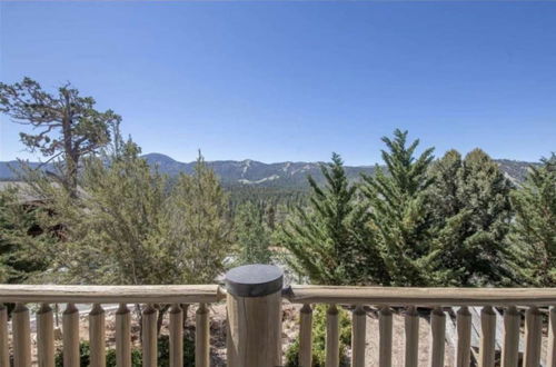 Foto 25 - Penticton Lodge by Avantstay Log Cabin Home w/ Incredible Views, Large Patio & Hot Tub