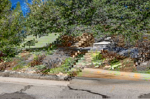 Foto 60 - Hot Tub, Game Room, Large Deck w/ Incredible View Penticton Lodge by Avantstay
