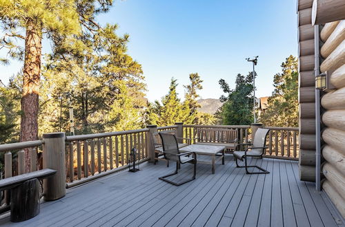 Foto 48 - Penticton Lodge by Avantstay Log Cabin Home w/ Incredible Views, Large Patio & Hot Tub