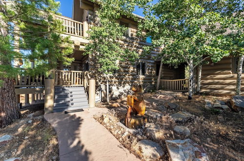 Foto 54 - Penticton Lodge by Avantstay Log Cabin Home w/ Incredible Views, Large Patio & Hot Tub