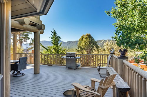 Foto 45 - Penticton Lodge by Avantstay Log Cabin Home w/ Incredible Views, Large Patio & Hot Tub