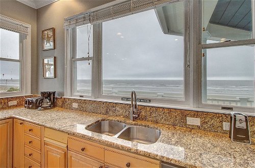 Foto 15 - 502 Ocean Blvd by Avantstay Beach Front Home w/ Pool & Ocean Views