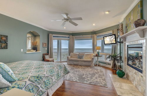 Foto 9 - 502 Ocean Blvd by Avantstay Beach Front Home w/ Pool & Ocean Views