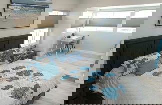 Foto 3 - New Beach & Bay Retreat Full of Amenities!