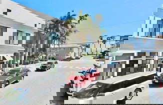Foto 1 - New Beach & Bay Retreat Full of Amenities!