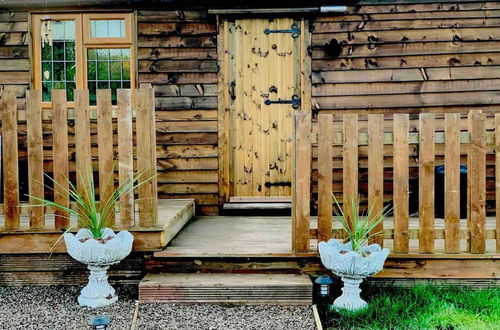 Foto 18 - Cute and Cosy Shepard hut With Wood Fuel hot tub