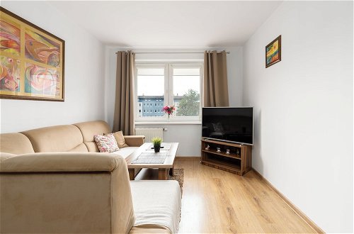 Foto 9 - Bright & Comfy Apartment by Renters