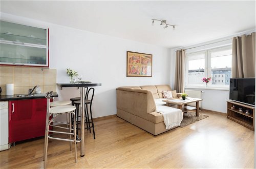 Photo 8 - Bright & Comfy Apartment by Renters