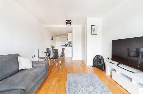 Photo 5 - Immaculate 1-bed Apartment in London - Mydas Place