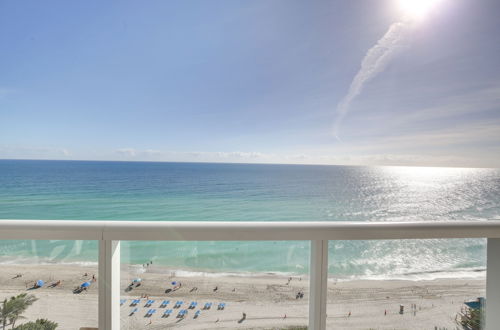 Photo 9 - Sunny Isles Beach Retreat w/ Resort Perks