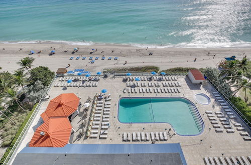 Photo 17 - Sunny Isles Beach Retreat w/ Resort Perks