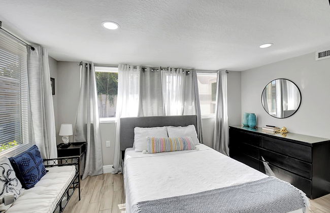 Modern and Updated Delray Beach Escape Sleeps 10! - Photo 11