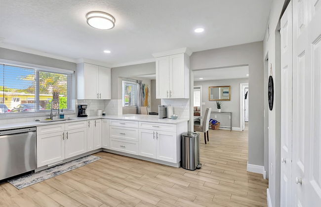 Modern and Updated Delray Beach Escape Sleeps 10! - Photo 20
