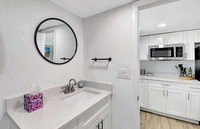 Modern and Updated Delray Beach Escape Sleeps 10! - Photo 21
