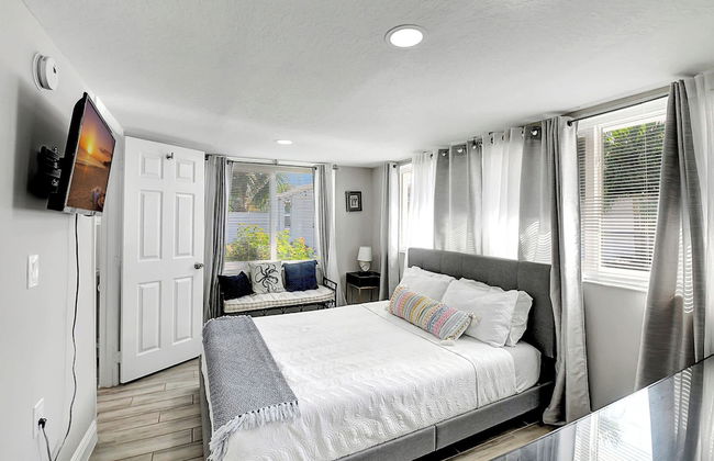 Modern and Updated Delray Beach Escape Sleeps 10! - Photo 10