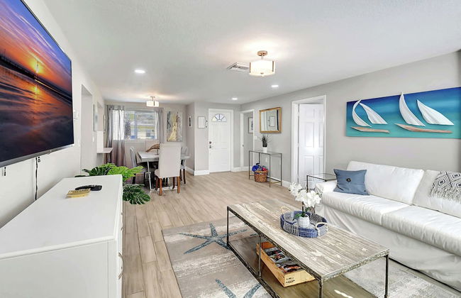 Modern and Updated Delray Beach Escape Sleeps 10! - Photo 26
