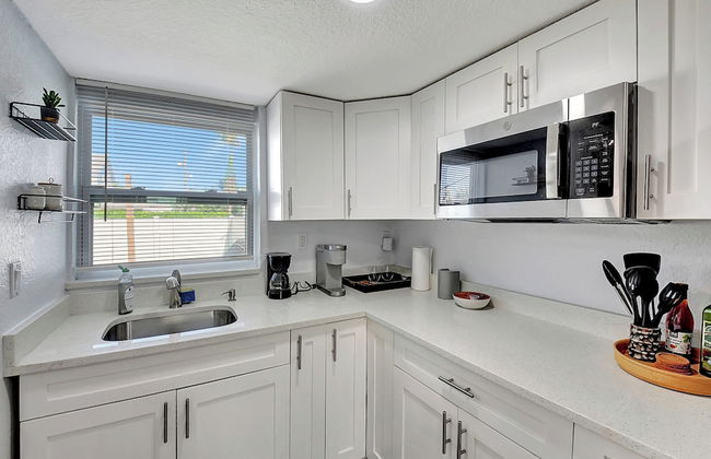 Modern and Updated Delray Beach Escape Sleeps 10! - Photo 22