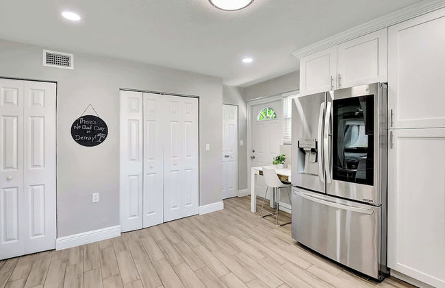 Modern and Updated Delray Beach Escape Sleeps 10! - Photo 16
