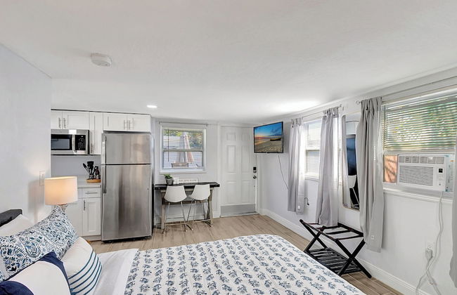 Modern and Updated Delray Beach Escape Sleeps 10! - Photo 14