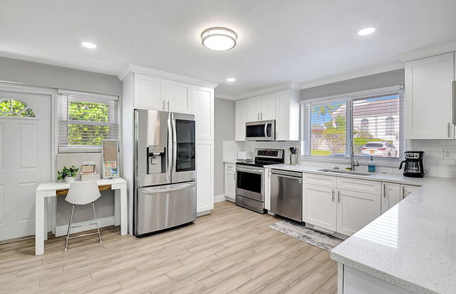 Modern and Updated Delray Beach Escape Sleeps 10! - Photo 24