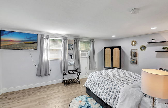 Modern and Updated Delray Beach Escape Sleeps 10! - Photo 13