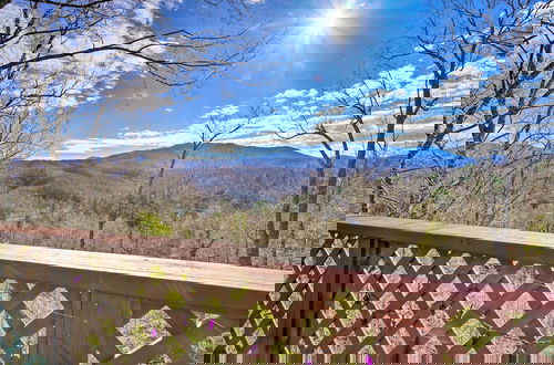 Foto 35 - Gatlinburg Mountain-view Cabin: 5 Mi to Downtown